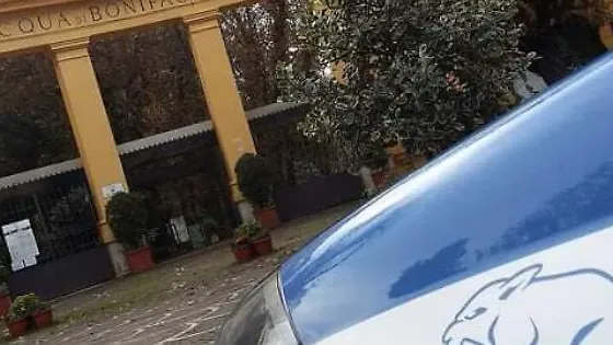 Fermato con una falsa placca della Finanza: denunciato