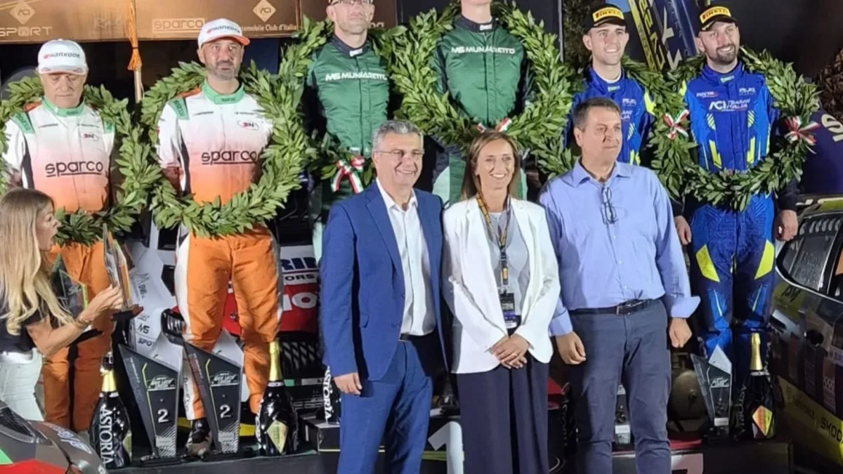 Cassino (FR) – Rally del Lazio, colpo di scena. Fuori strada Crugnola, in vetta il pilota sloveno Avbelj