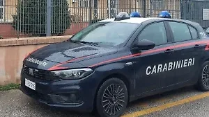 In auto con grimaldelli e strumenti per forzare le serrature: denunciati