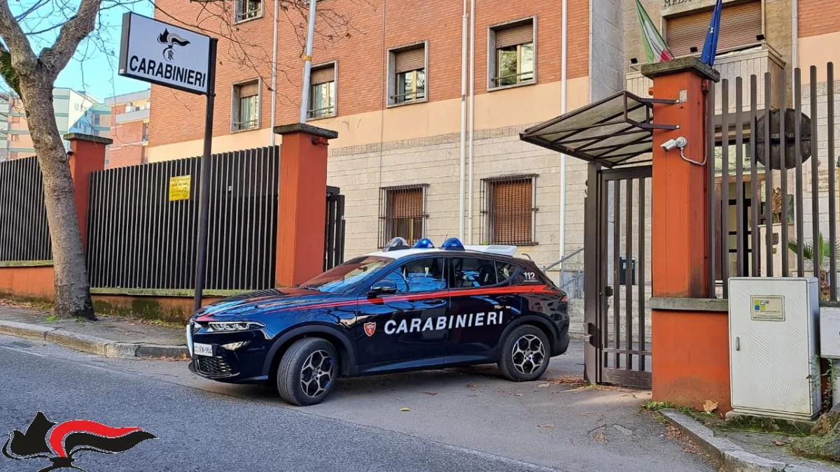 Frosinone, controlli dei Carabinieri in centro e nella movida: droga, sfollagente e violazioni al Codice della Strada