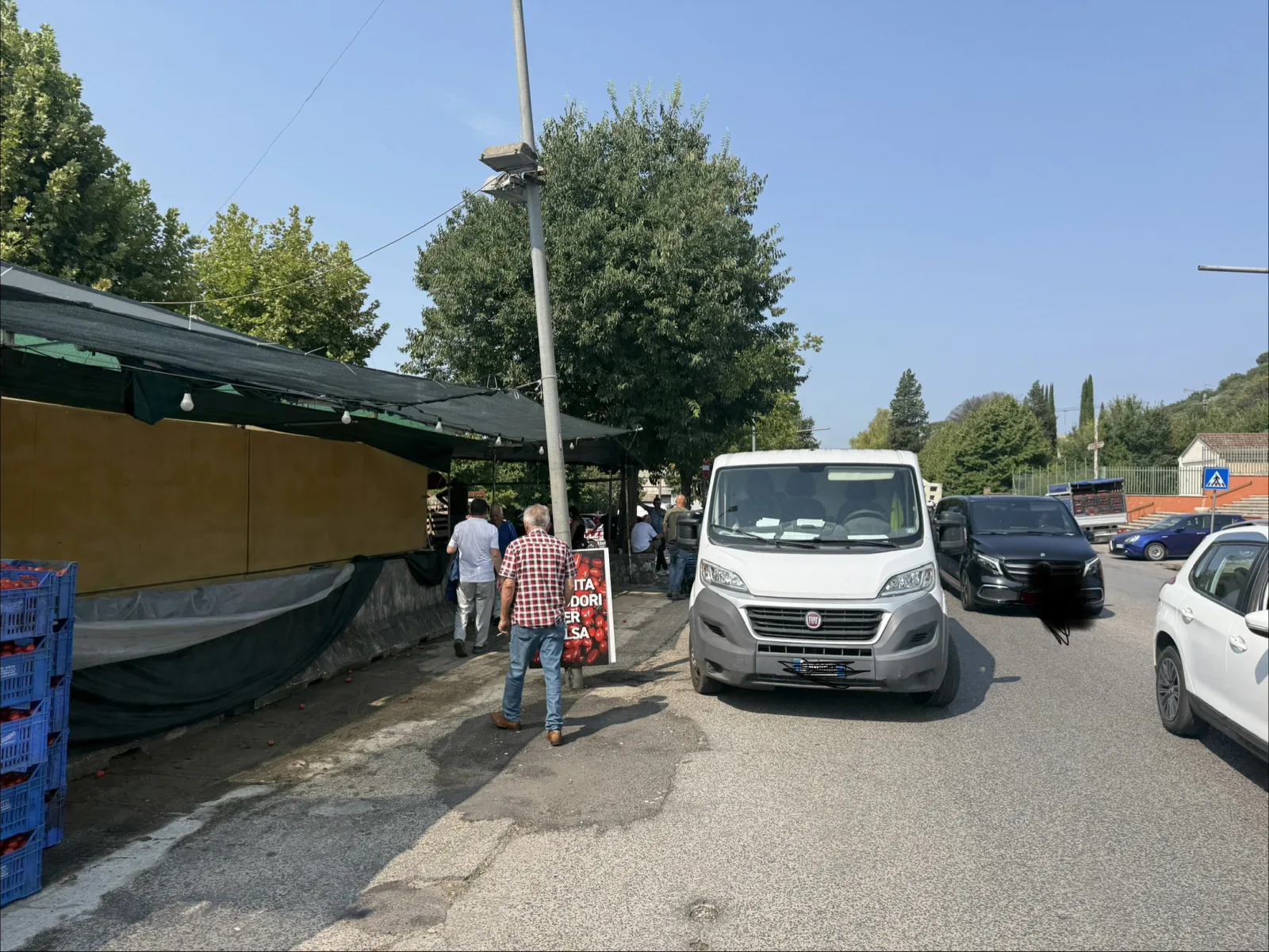 Cassino liberata dalle occupazioni abusive: al via la rimozione delle casette dell’ortofrutta zono Colosseo