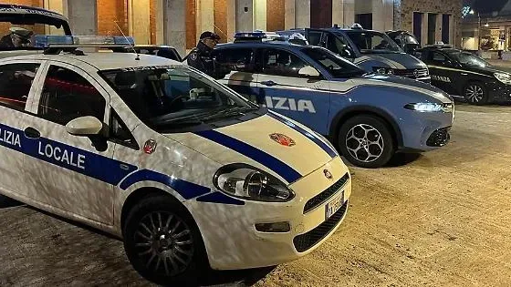 Controlli a tappeto: un arresto per droga e sanzioni ai negozi