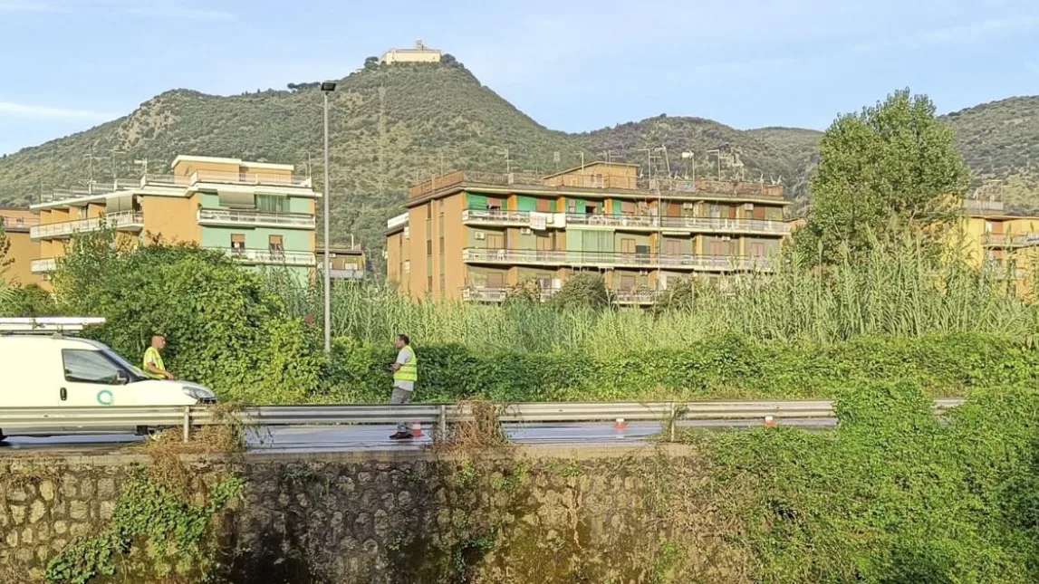 Cassino, profonda voragine in via Madonna di Loreto: strada chiusa e traffico in tilt
