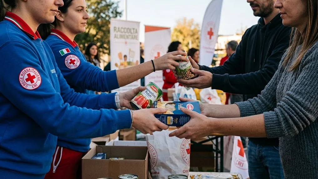 Solidarietà, raccolta alimentare della Croce Rossa nei supermercati Conad: ecco cosa donare