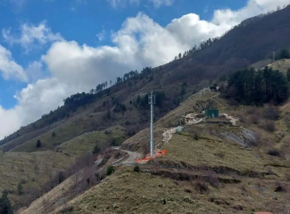 Terelle (FR) – Precipita con il parapendio, individuato e soccorso dai vigili del fuoco