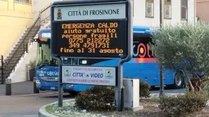 Frosinone “brucia” ed è protesta