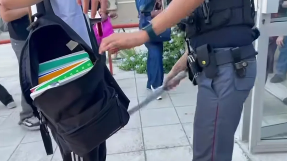 Roma – Frasi sospette sul web, scatta l’allarme. Controlli con il metal detector all’ingresso del liceo