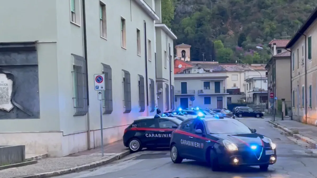 Sora – Assalto alle auto in pieno centro: minacce a un passante che tenta di intervenire