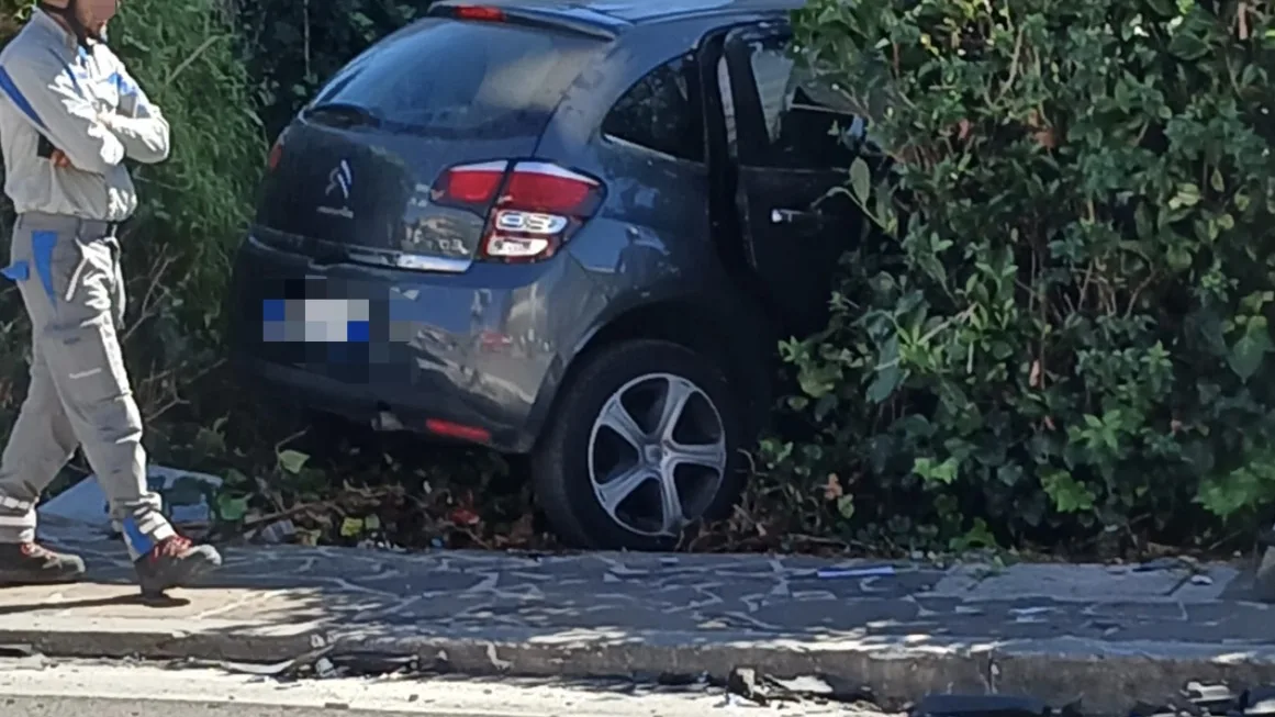 Roccasecca – Scontro in via Piave, un’auto finisce nel giardino di un’abitazione (FOTO)