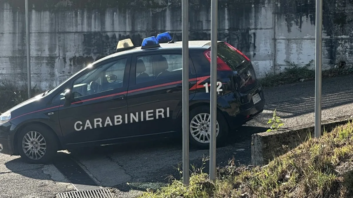 Ubriaca molesta clienti e aggredisce i carabinieri: arrestata e trasferita a Rebibbia