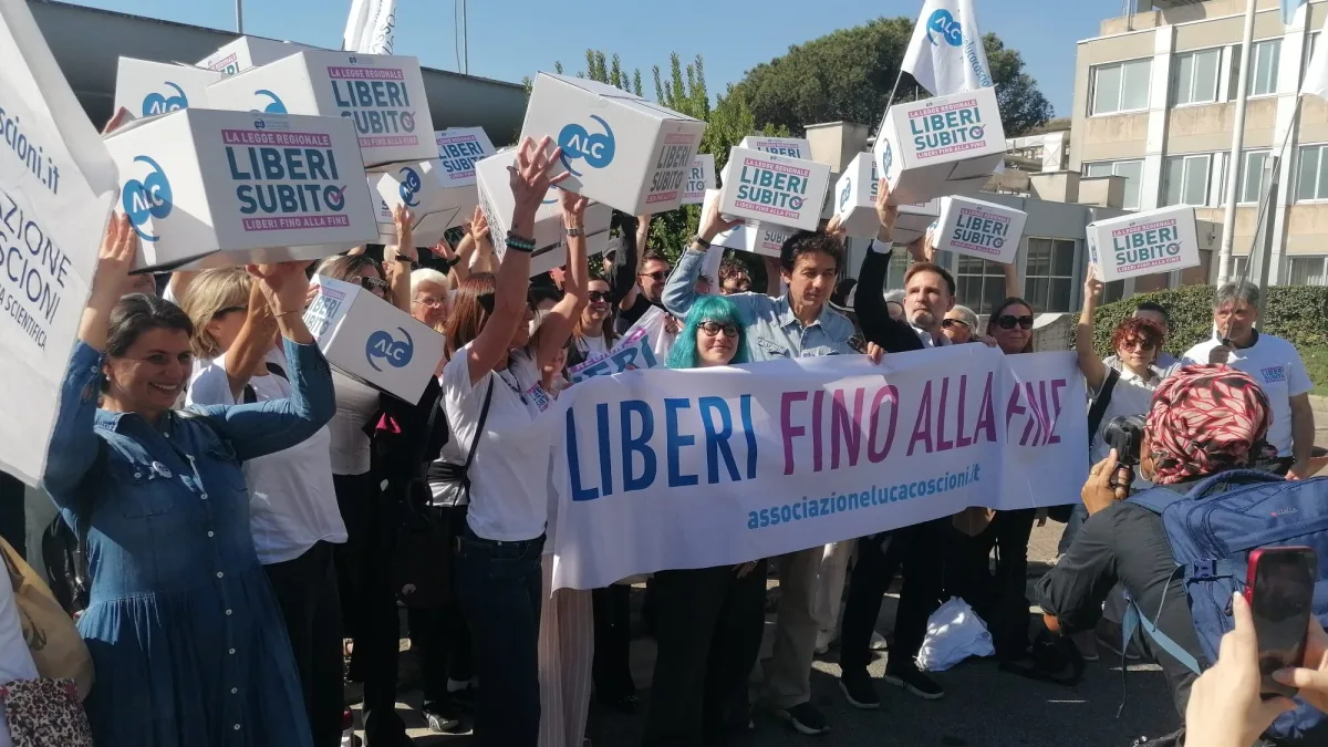 Fine Vita, legge regionale “Liberi Subito”: nel Lazio depositate oltre 13.000 firme raccolte dall’associazione Coscioni