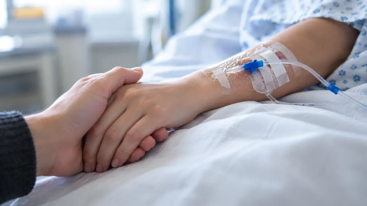 Cancro, cambiare la narrazione per abbattere lo stigma. L’appello di un giovane con linfoma: “Non ci sono vincitori o vinti”