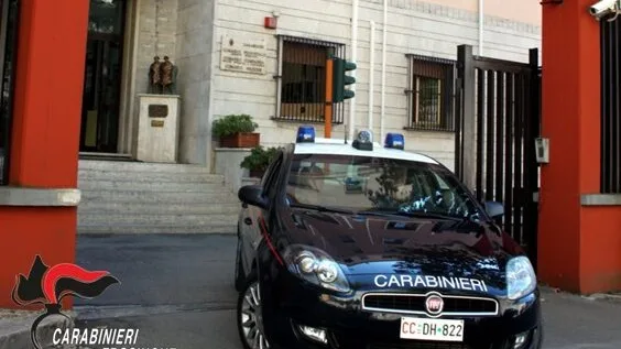 Supino, ruba uno smartphone durante la festa patronale: incastrato e denunciato dai Carabinieri