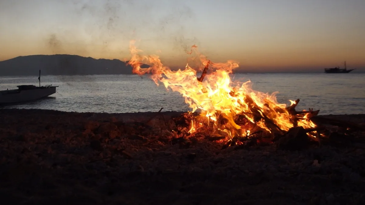 Gaeta (LT) – Stelle cadenti e ferragosto, stop a falò, bivacchi, feste abusive e campeggio sulle spiagge