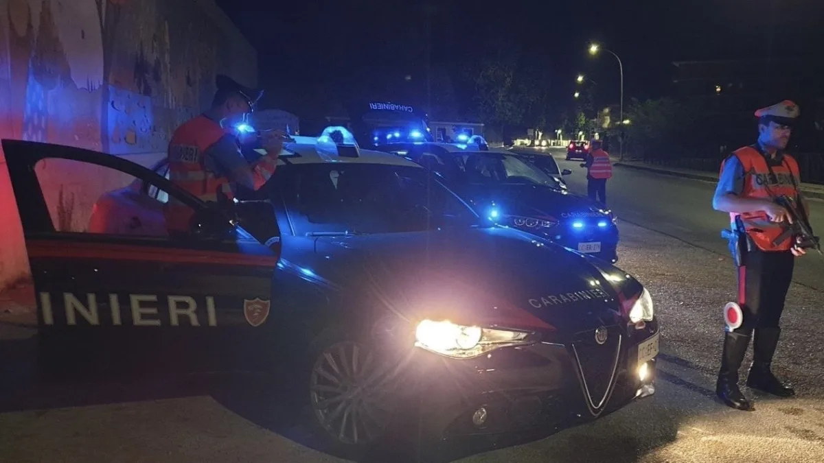 Ferentino – Pistola, coltello e mazzuolo nascosti sotto i sedili dell’auto: denunciato un ventenne