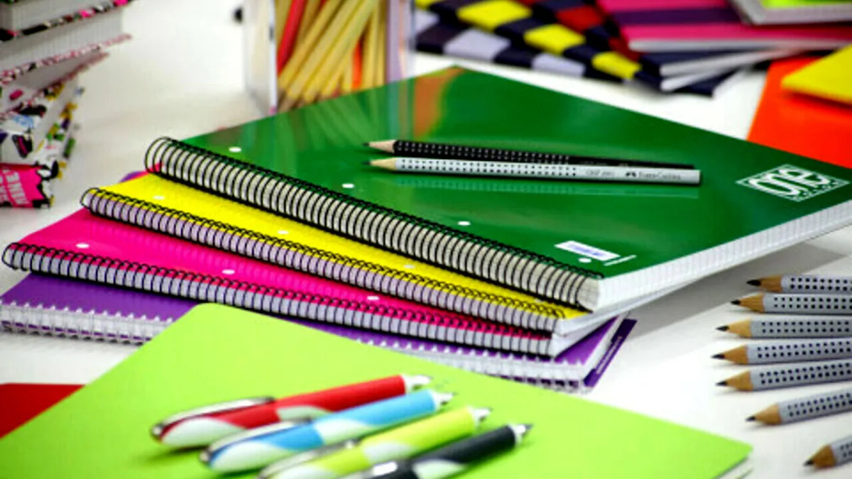 Perde lo zaino nuovo del figlio con i libri e il materiale. Lo trova un anziano e lo restituisce