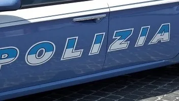 Cassino, violenza in pieno centro: la Polizia denuncia 7 persone per rissa e lesioni