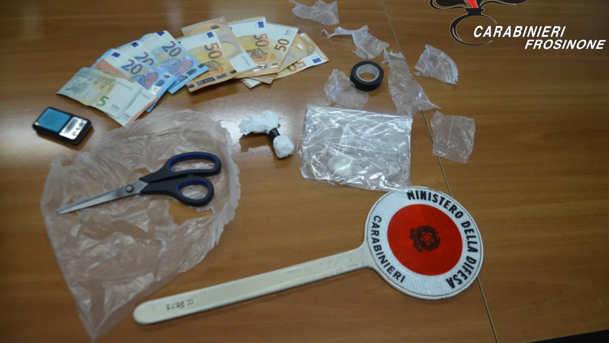 Alatri (FR) – Sorpreso con crack e cocaina  finisce agli arresti domiciliari