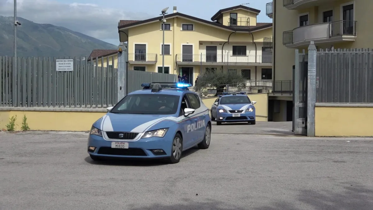 Violenza sessuale, 40enne ai domiciliari con braccialetto elettronico. Denunciato anche un 18enne