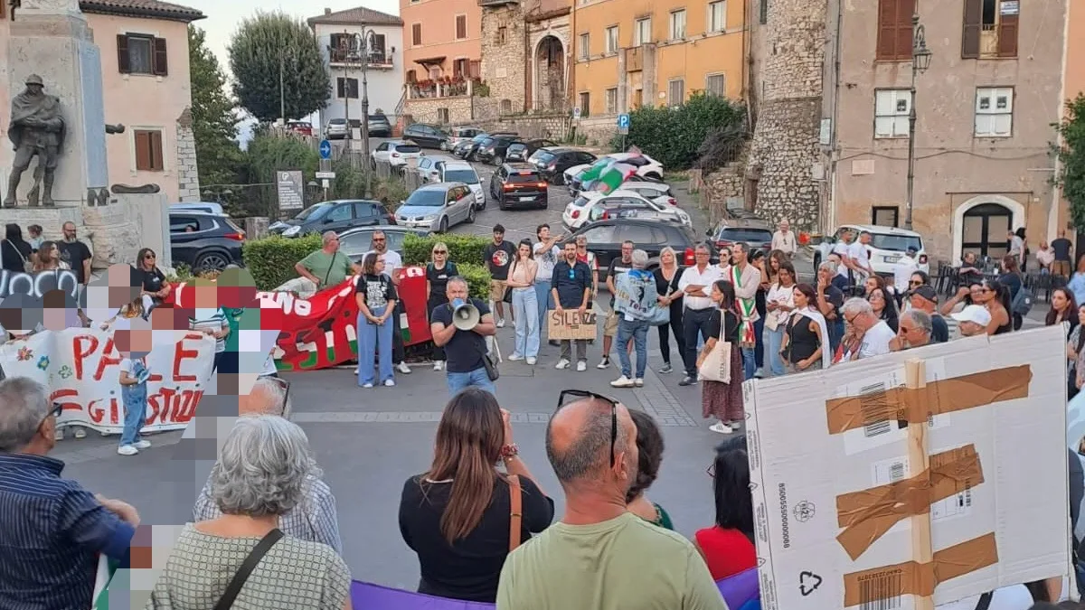 Ceccano, contro il carovita sit-in e piano del Collettivo 2030: tra salario minimo, fondo sociale e tariffe eque