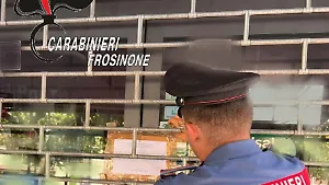 Armi e droga sequestrate agli avventori del bar. Locale chiuso