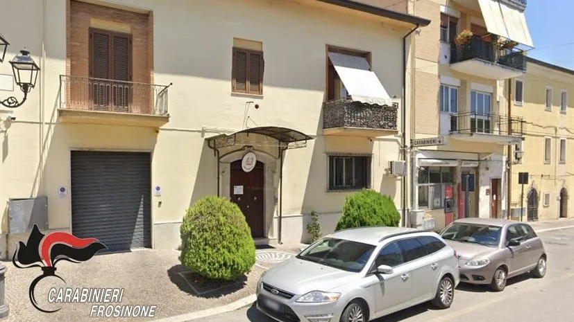 Lite per questioni di viabilità degenera in violenza, donna presa a calci e pugni