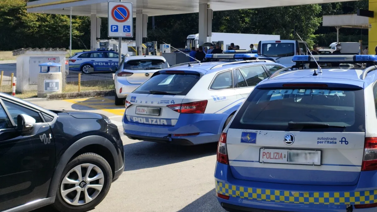 Anagni, controlli sull’A1: fermati ultras del Lecce con sei mazze artigianali