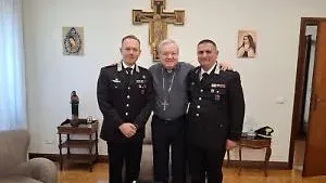 Il comandante dei carabinieri Gianluca Zara fa visita al vescovo Marcianò