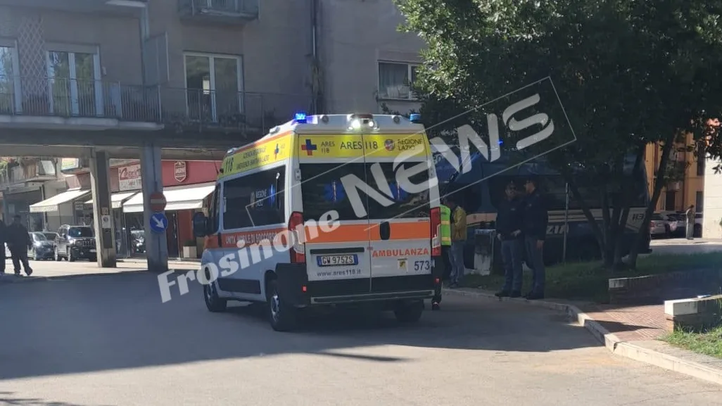 Cassino – Calci a un poliziotto durante la manifestazione studentesca: revocati i domiciliari al giovane arrestato