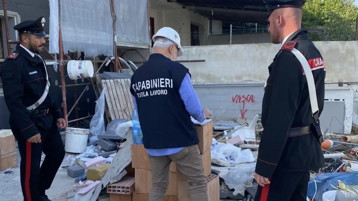 Esperia, cantiere abusivo e operai in nero: ditta sequestrata e 17mila euro di multa