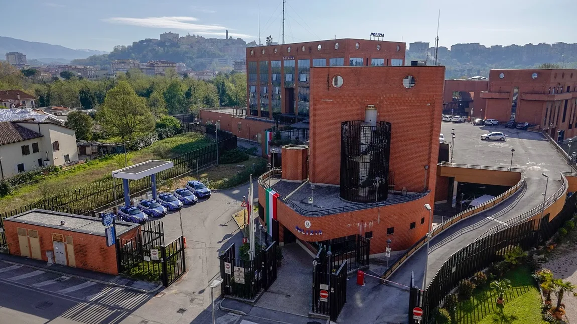 Frosinone – Maltratta i parenti e minaccia i vicini di casa, 30enne arrestato dalla Polizia