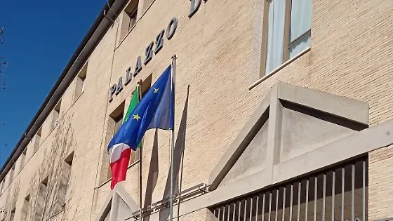 Palpeggia la figlia dell’amica, a giudizio