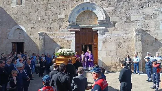 Una folla commossa per l'addio a Ivano Loi