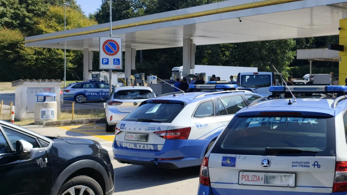 Anagni (FR) – Controlli sull’A1, denunciati due ultras del Lecce con bastoni e cannabis