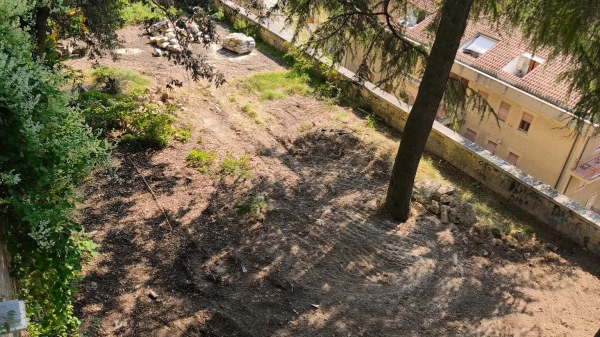 “Il cemento nel Parco della Rimembranza non c’è più”, LiberAnagni rivendica il risultato