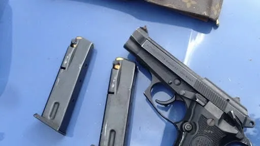 Tentato omicidio a colpi di pistola nel bosco, l’ombra della spedizione punitiva per un regolamento di conti