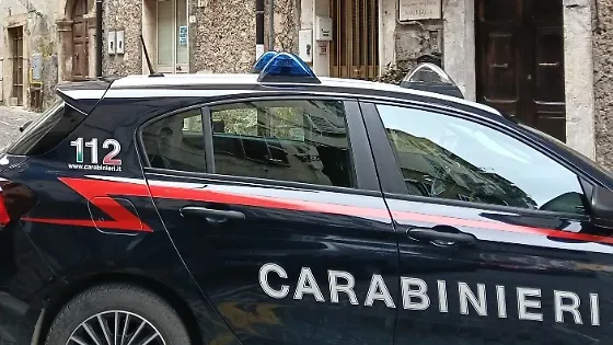 Estorsioni e violenze sull’ex compagna: arrestato un uomo