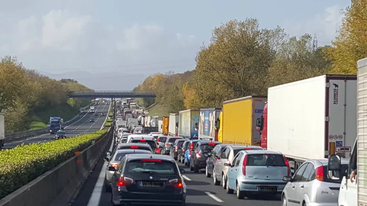 Ferentino (FR) – Incidente tra quattro mezzi, coinvolto un camper. File chilometriche verso Roma