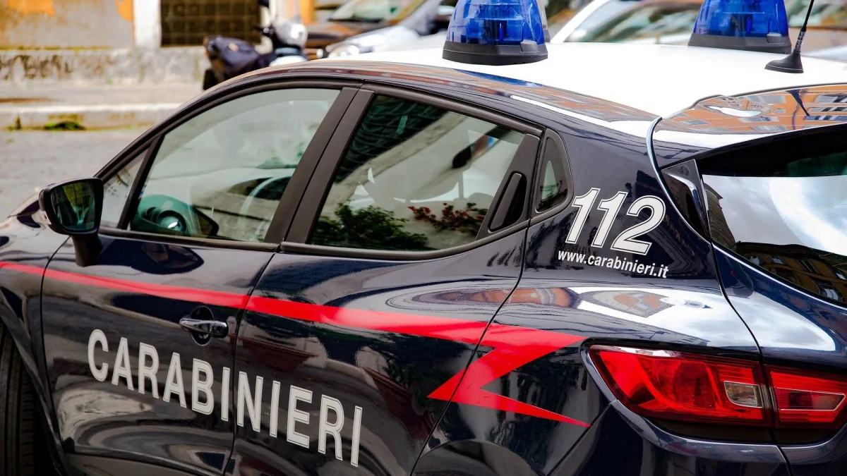 Carburante rubato con carte clonate, scoperti i mandanti: due giovani denunciati