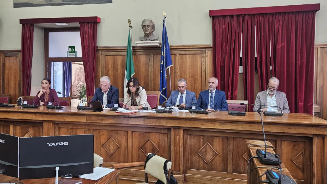 Cassino, Consiglio comunale infuocato: scontro sulle mozioni, la maggioranza evoca lo stop ai lavori
