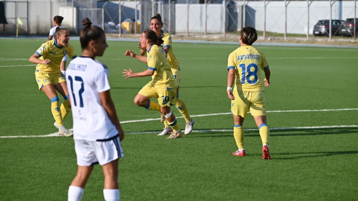 Calcio F – Il Frosinone domina e batte il Brescia 2-0: è festa giallazzurra
