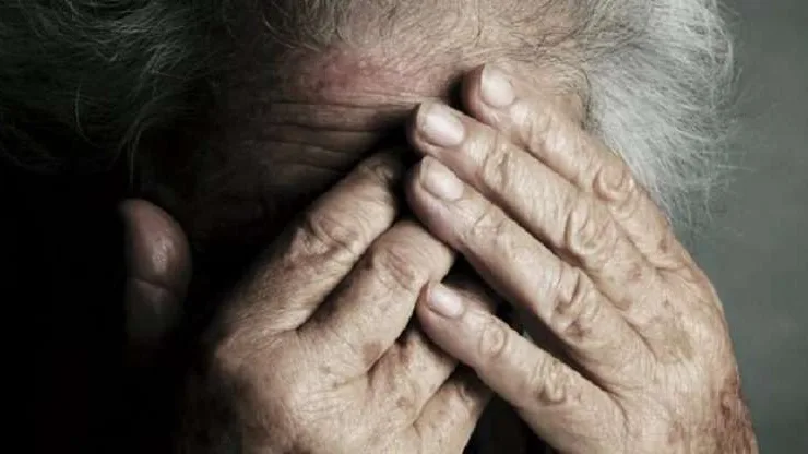 “Suo figlio rischia di finire in carcere”, finto maresciallo raggira un’anziana di 91 anni: lei consegna soldi e gioielli