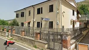 Viola il divieto di avvicinamento, uomo finisce ai domiciliari