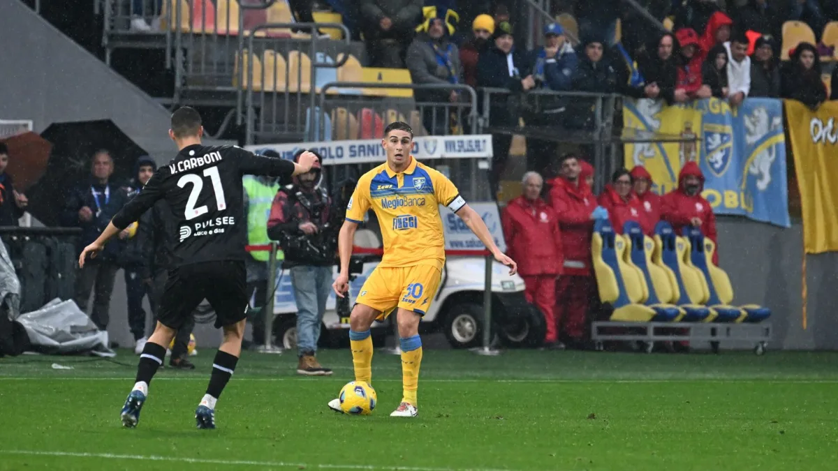 Frosinone-Como, Monterisi: “Sappiamo i loro punti di forza ma anche i nostri: continuiamo a seminare”