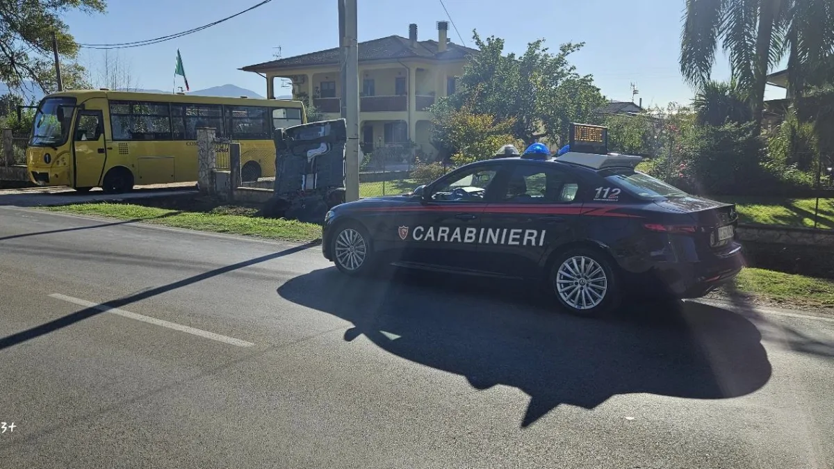 Pontinia – Scontro tra scuolabus e auto, bambini illesi