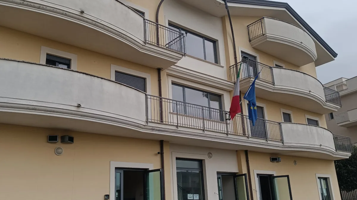 Cassino (FR) – Caos e paura in una farmacia del centro città, 50enne bloccato dalla polizia