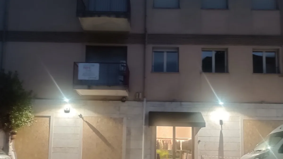 Cassino (FR) – Protesta contro carovita e per diritto allo studio. Alcuni commercianti si blindano
