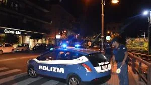 Controlli della polizia, bloccato un uomo armato