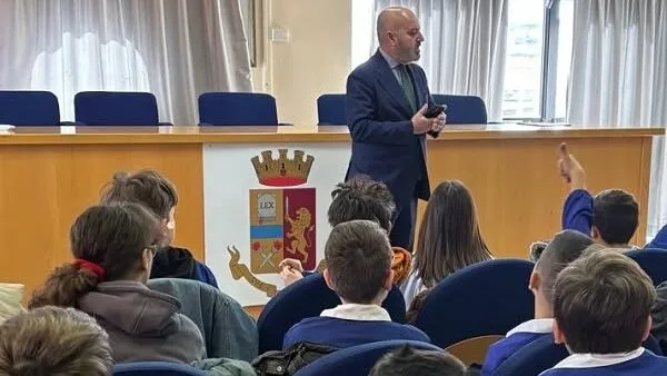 Frosinone – Scuole sicure, al via il piano della Polizia di Stato: controlli e prevenzione negli istituti della provincia