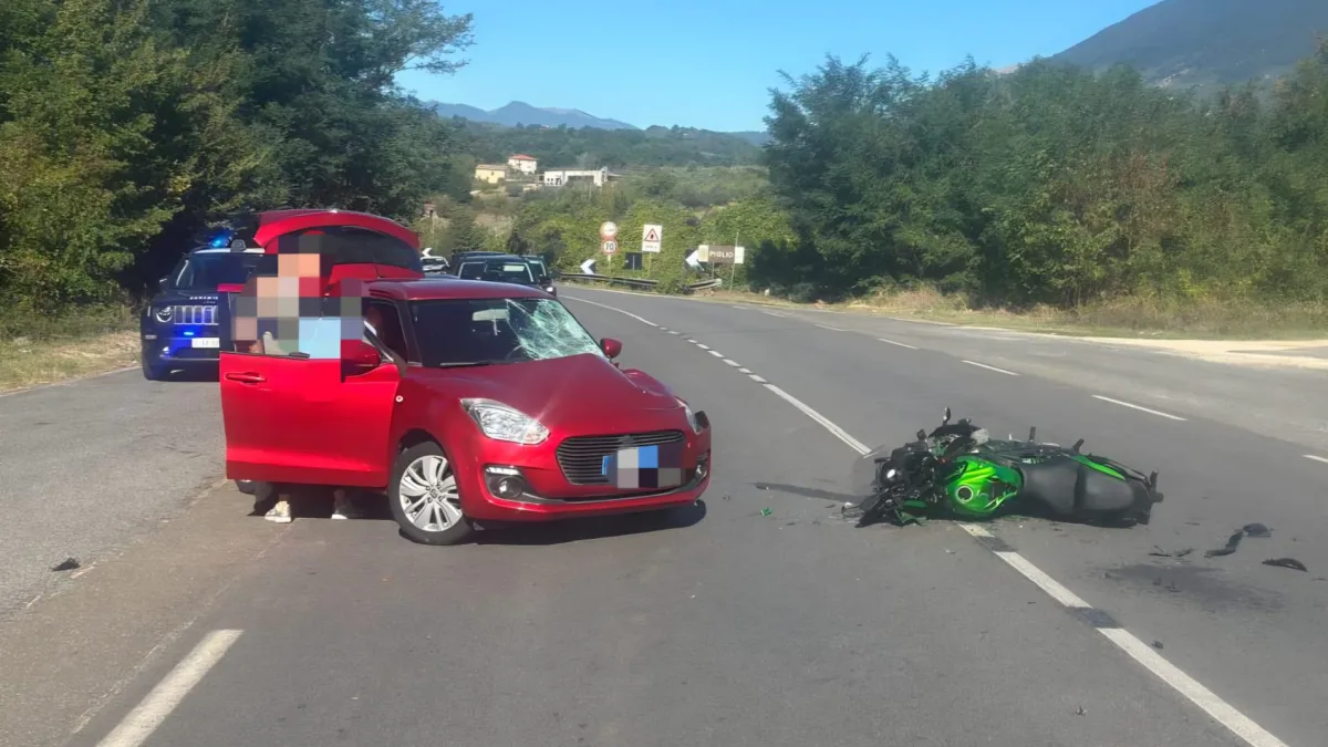 Piglio – Incidente tra auto e moto sulla via Anticolana, 22enne in codice rosso